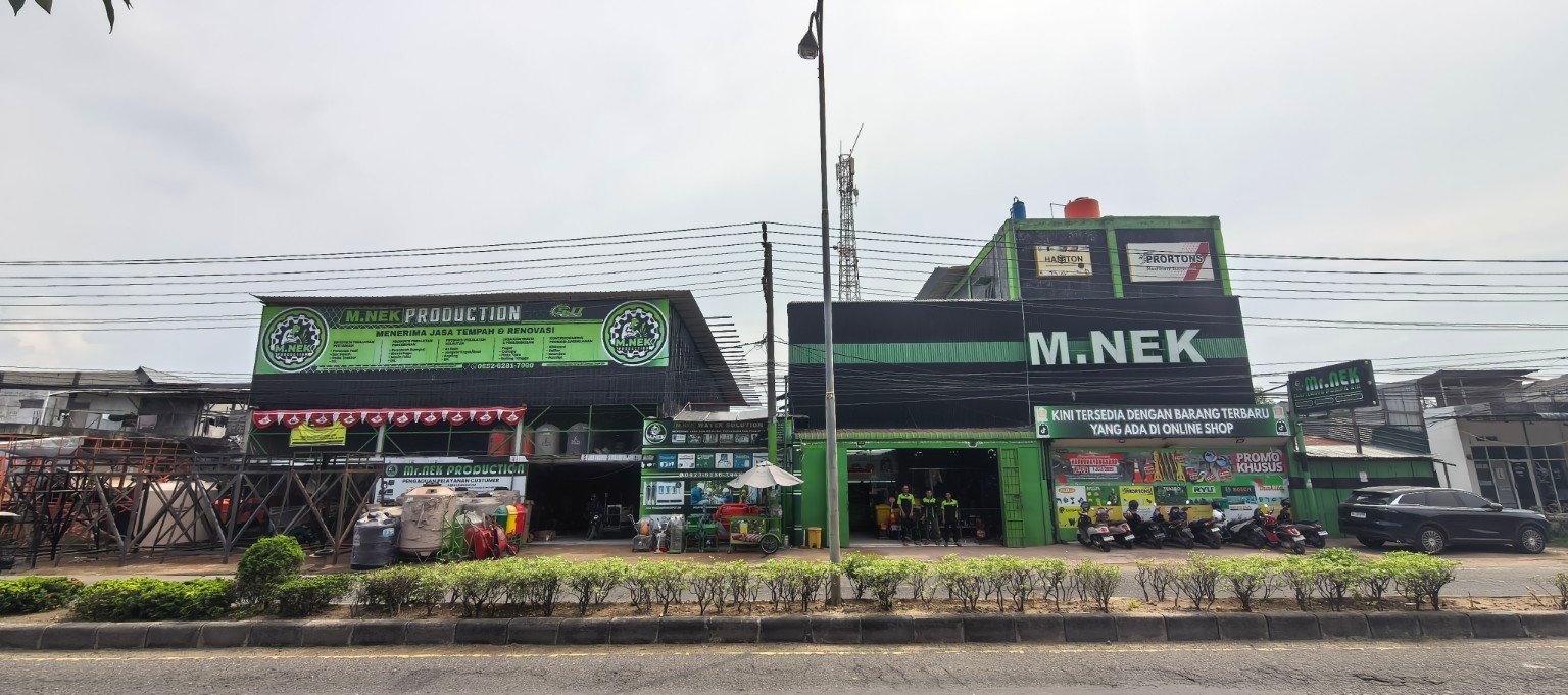 Tampak depan toko MR.NEK di kawasan Kandang, Lhokseumawe